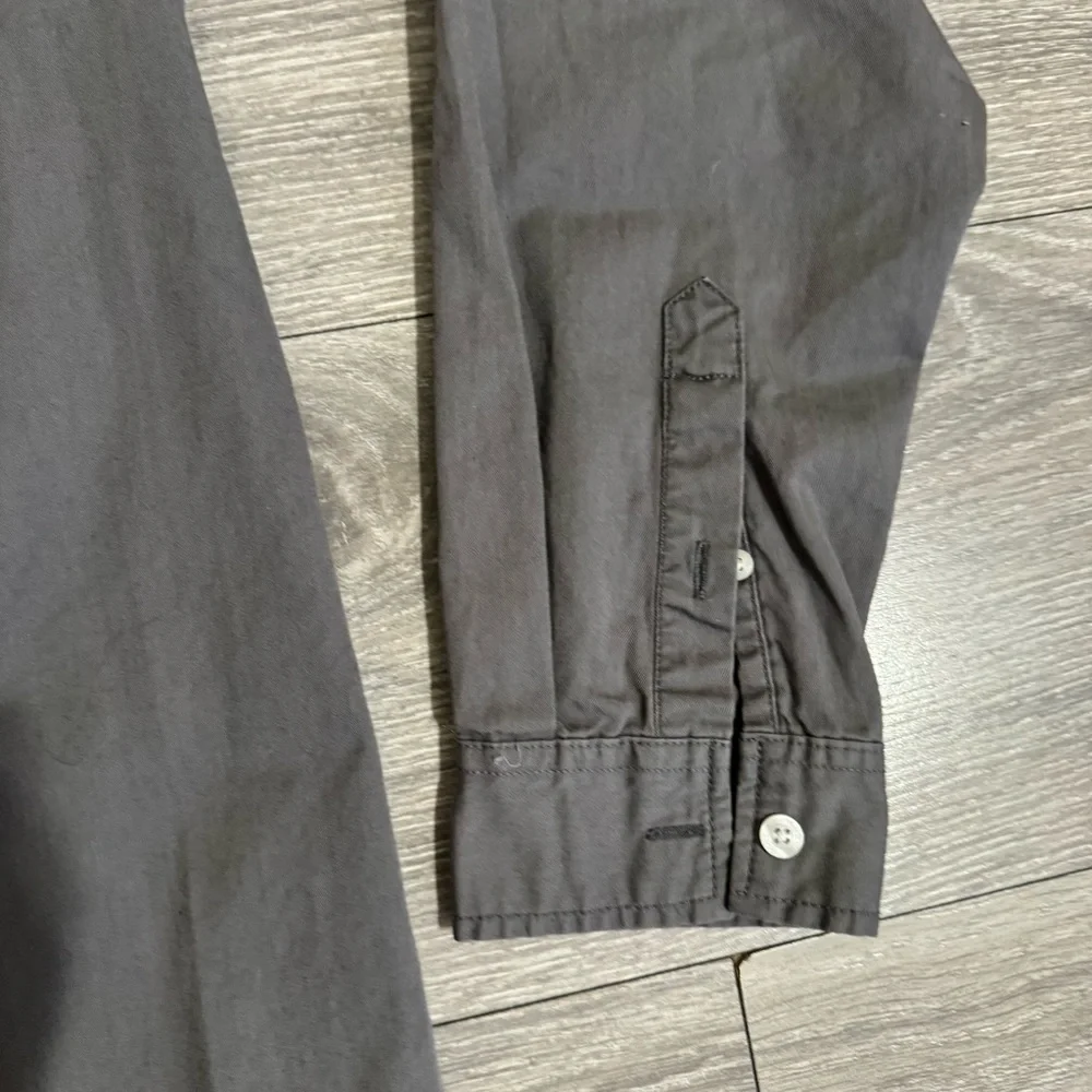 Guess Kids Gray Patched Casual Button Down Army Shirt Sturdy Fabric Sz XL Flawed